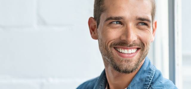 sonrisa radiante y perfectamente blanca