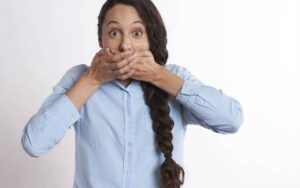 mal aliento por sequedad bucal